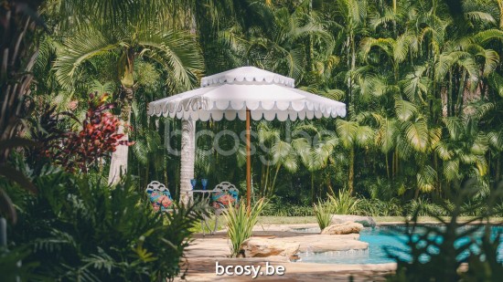 TUUCI Parasols droits à mât central en aluminium.