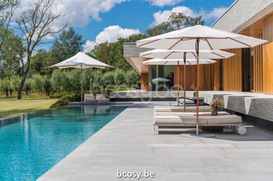 TUUCI Parasols droits à mât central en aluminium.