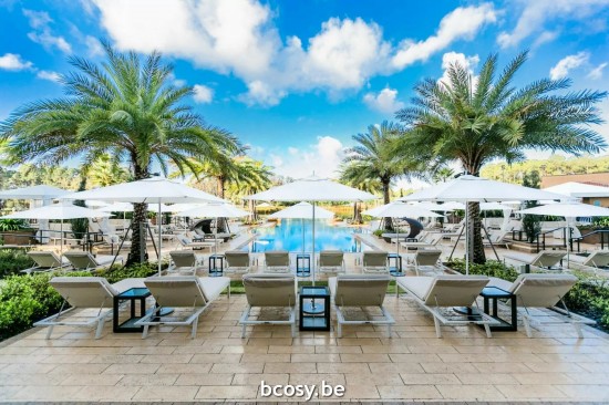 TUUCI Parasols droits à mât central en aluminium.