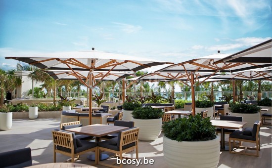 TUUCI Cantilever free pole Aluminium Umbrellas.