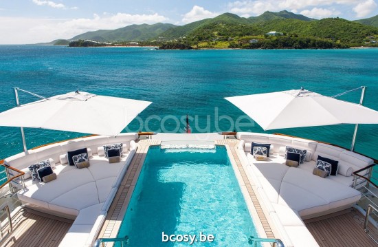 TUUCI vrijstaande zwevende aluminium parasols.