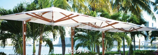 TUUCI vrijstaande zwevende aluminium parasols.