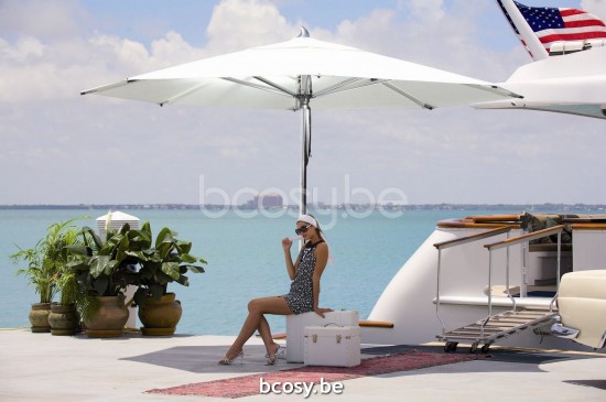 TUUCI Parasols droits à mât central en aluminium.