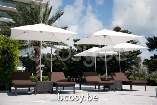 TUUCI Parasols droits à mât central en aluminium.