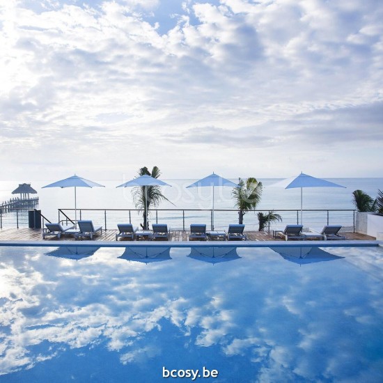 TUUCI Parasols droits à mât central en aluminium.