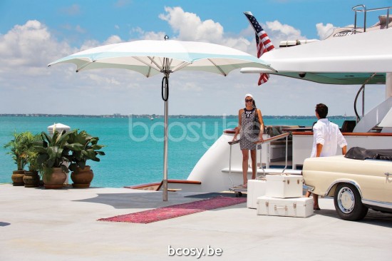 TUUCI Parasols droits à mât central en aluminium.