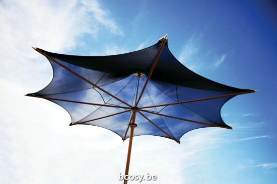 TUUCI Parasols droits à mât central en aluminium.