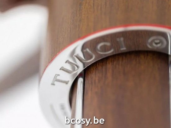 TUUCI Parasols droits à mât central en aluminium.