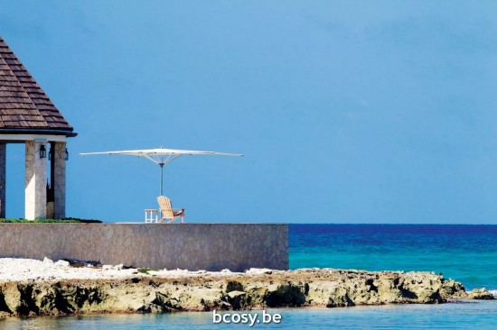 TUUCI Parasols droits à mât central en aluminium.