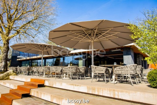 TUUCI Parasols droits à mât central en aluminium.