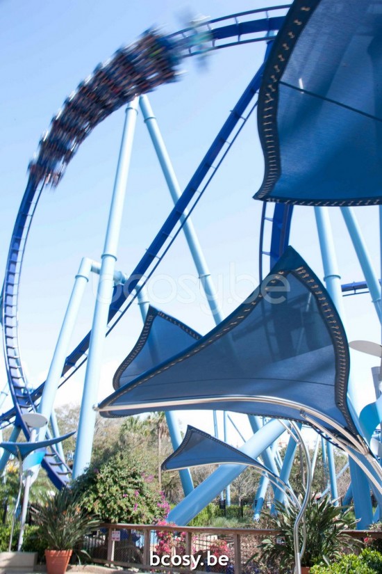 TUUCI Parasols droits à mât central en aluminium.