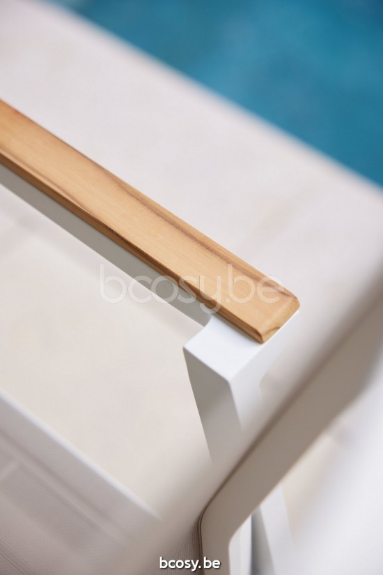 Diphano Selecta Tuinarmstoelen met teak armsteun Aluminium Wit enkele laag Batyline Wit Armleuningen in Naturel Teak.