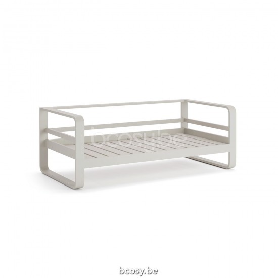 Jati Kebon Reno Sofa 2-Sitzer Dune mattes Aluminium.