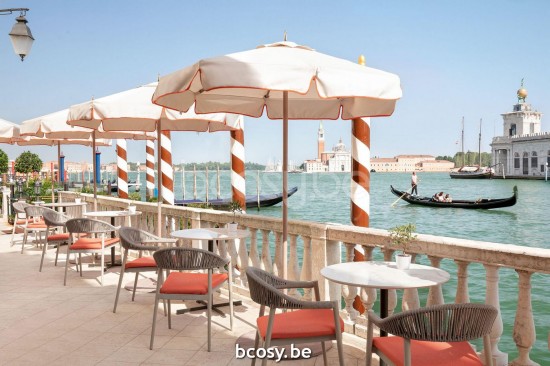 TUUCI Central centre aluminium pole Market sunshades Umbrellas.