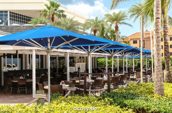 TUUCI vrijstaande zwevende aluminium parasols.