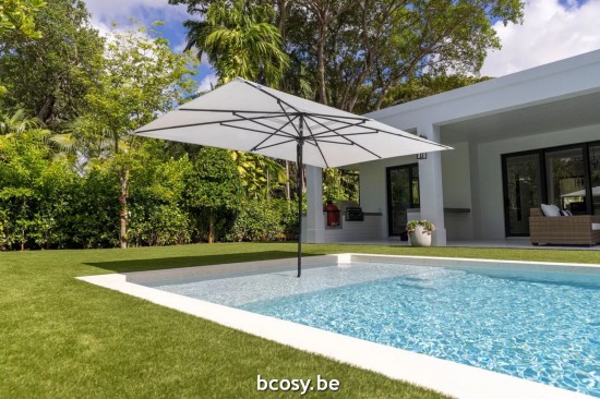 TUUCI vrijstaande zwevende aluminium parasols.