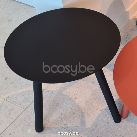 Vincent Sheppard Vincent Sheppard Lilo Round Garden Side Table Round Black Aluminium frame Black Aluminium top.