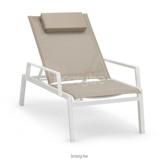 Diphano Selecta Stackable beach chair with wheels with arms Aluminium White Frame single layer Batyline Sand Fabric.