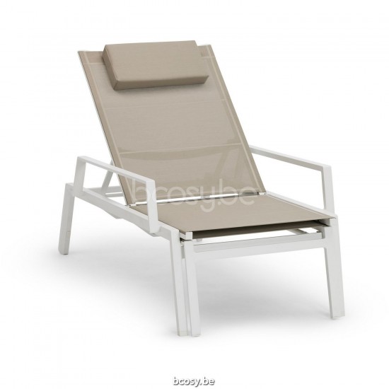Diphano Selecta Stackable deck chair with wheels with arms Aluminium White Frame single layer Batyline Sand Fabric.