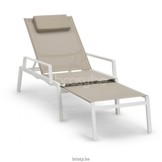 Diphano Selecta Stapelbare ligstoel met wielen met armsteun Aluminium Wit Frame Stof enkele laag Batyline Zandkleur.
