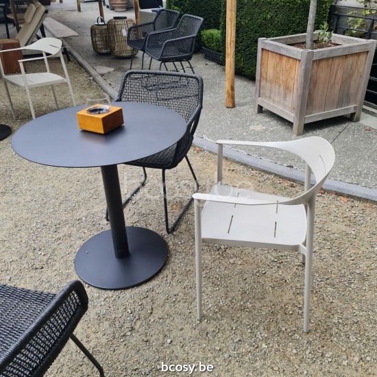  Jardinico KUDOS BISTRO Runder Bistrotisch Ø80 Schwarz Matt Pulverbeschichtetes Aluminium.