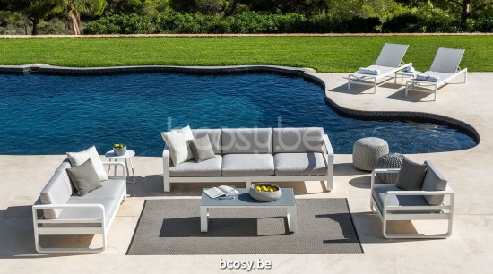 Jati Kebon Reno Sofa 2-zits Wit mat aluminium.