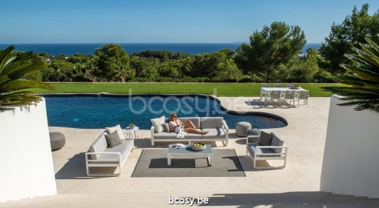 Jati Kebon Reno Sofa 2-Sitzer Weißes mattes Aluminium.