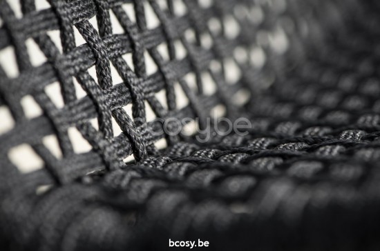 Jati Kebon Durham Stapelbarer Sessel Ohne kissen Aluminium anthrazit matt Schnur Holzkohle.