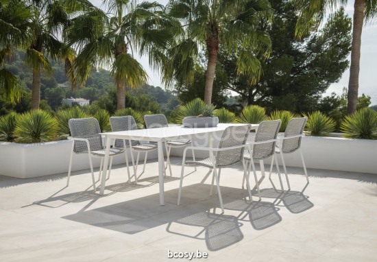 Jati Kebon Durham Stapelbare arm stoel Zonder kussens Wit mat aluminium Koord Lichtgrijs melange.