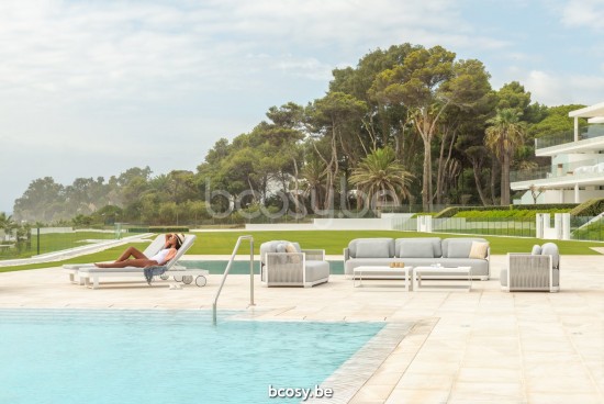 Jati Kebon Durbuy Loungebasis 3-zit Zonder kussens Wit mat aluminium.