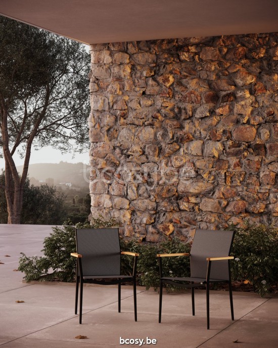 Jati Kebon Loya Stapelbare arm stoel Zonder kussens Zwart mat aluminium.