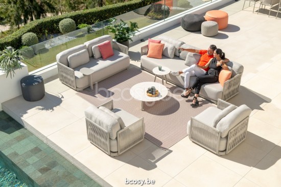 Jati Kebon Tucino Bijzettafel Zandkleur Tafelblad Aluminium plaat Zandkleur.