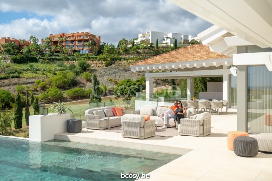 Jati Kebon Tucino Table d'appoint Couleur sable Dessus de table Plaque d'aluminium Couleur sable.