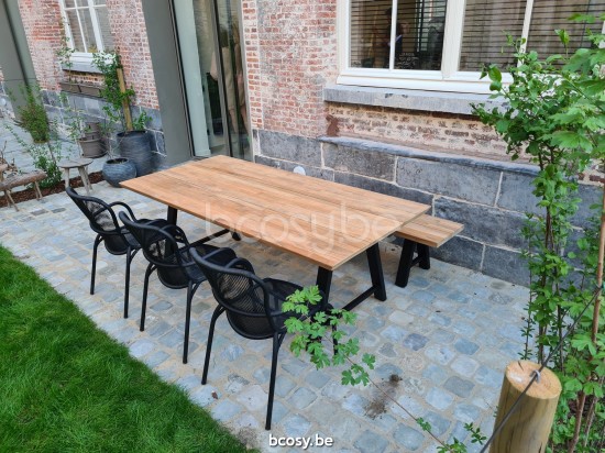 Vincent Sheppard Matteo Bank 195x40 Rahmen aus Schwarz Aluminium Tischplatte Unbehandeltes Teakholz.