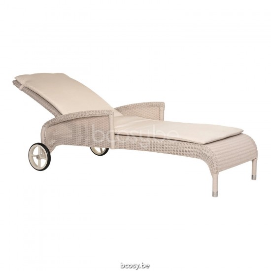Vincent Sheppard Safi Sonnenliege mit Armlehnen Alte Spitze Flechtwerk Polyethylen.