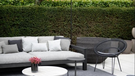 Vincent Sheppard Chaise Roy noir Roy Lazy Fauteuil Cadre en Acier Noir Cordon en osier Noir Polyéthylène.