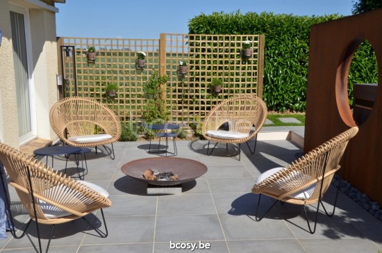 Vincent Sheppard ROY Cocoon fauteuil Roy Cocon Cadre en Acier Noir Cordon en osier Chameau Polyéthylène.