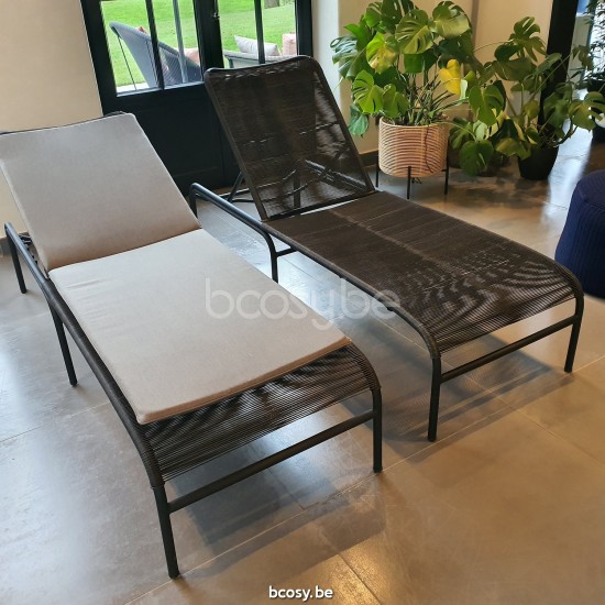 Vincent Sheppard Bain de soleil LOOP Loop Bain de soleil Cadre en Aluminium Noir Tressage Noir Polyéthylène.