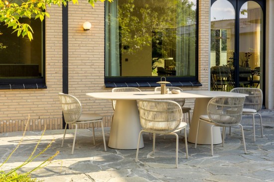 Vincent Sheppard Kodo garden outdoor dining chairs Dune White Aluminium frame Dune White Rope Polypropylene.