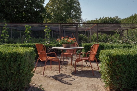 Vincent Sheppard Loop Stoel Terracotta Aluminium frame.