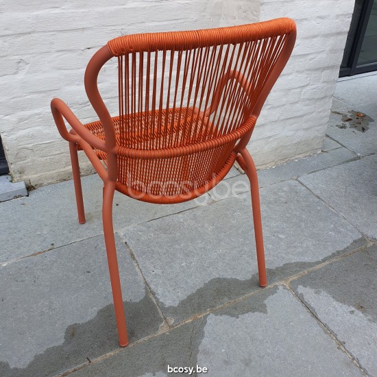 Vincent Sheppard LOOP Rope Esstischstuhl Loop Stuhl Rahmen aus Terrakotta Aluminium Terrakotta Gehäkelte Kordel Polypropylen.