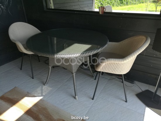 Vincent Sheppard Edgard Stuhl Eine Stahlbasis Edgard Stuhl Rahmen aus Schwarz pulverbeschichtet Stahl A Alte Spitze Flechtwerk Polyethylen.