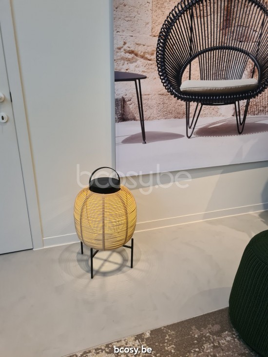 Vincent Sheppard Tika lanternes d'extérieurs Cadre en Acier Noir Cordon en osier Chameau Polyéthylène.