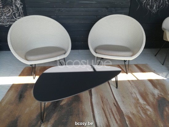 Vincent Sheppard Table basse Rozy M Rozy Forme plectre Table à café Cadre en Acier Noir.