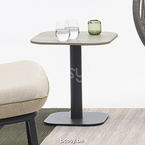 Vincent Sheppard Table d'appoint KODO Kodo Table d'appoint de jardin Cadre en Aluminium Gris fossile.