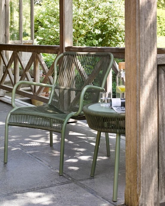 Vincent Sheppard Table d'appoint LOOP Loop Table d'appoint ronde de jardin Cadre en Aluminium Mousse Cordon Crocheté Mousse Polypropylène.