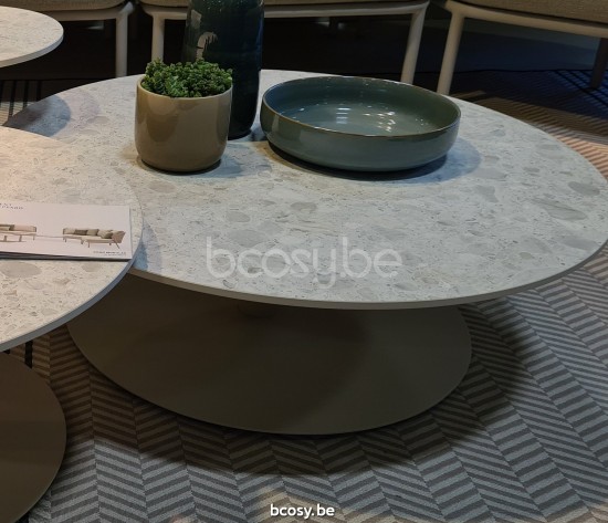 Vincent Sheppard Kodo Rond Table ronde de jardin Cadre en Aluminium Blanc dune dessus de table Céramique Éclats.