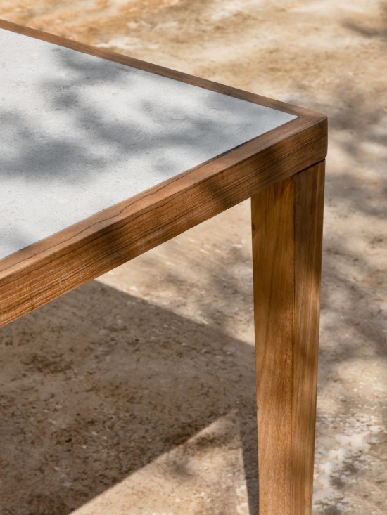 Vincent Sheppard Volta Gartentisch 310x100 Rahmen aus Unbehandeltes Teakholz Tischplatte Masai Blanco Keramik.